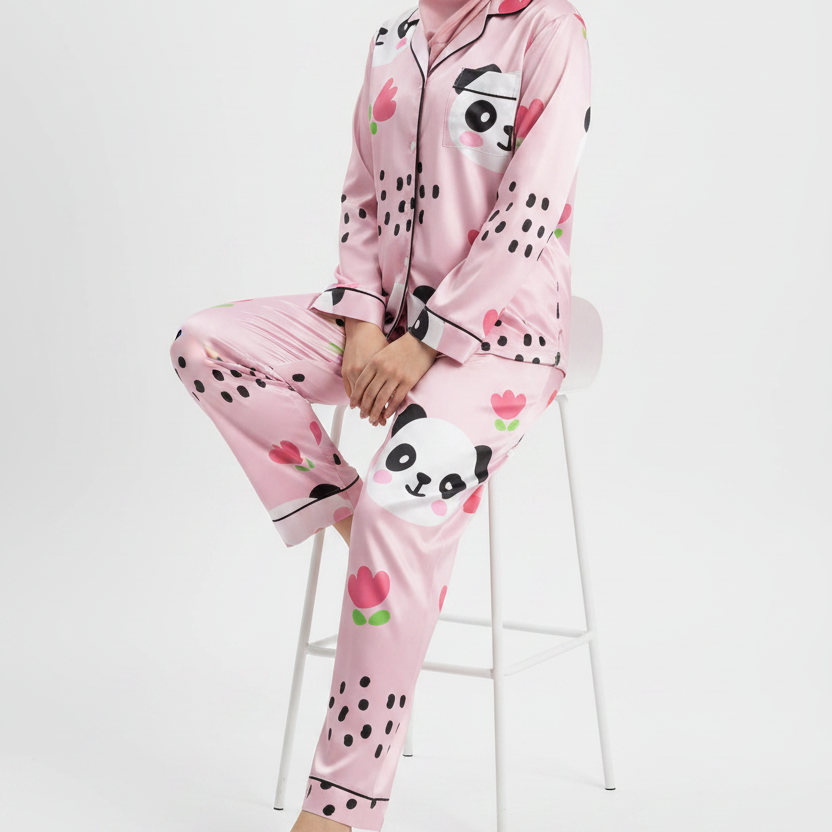 Azura Heritage Moonlight Set – studio shot, seated on stool pose